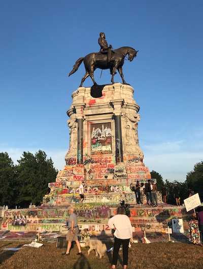 Virgil, quick, come see, there goes Robert E. Lee!